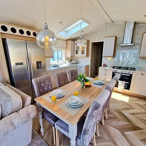  Lodge Lula